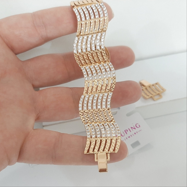دستبند ژوپینگ لاکچری کاملا رنگ ثابت با طلا مونمیزنه و مناسب استفاده مدام ورق بزنید و توضیحات رو بخونید لطفا