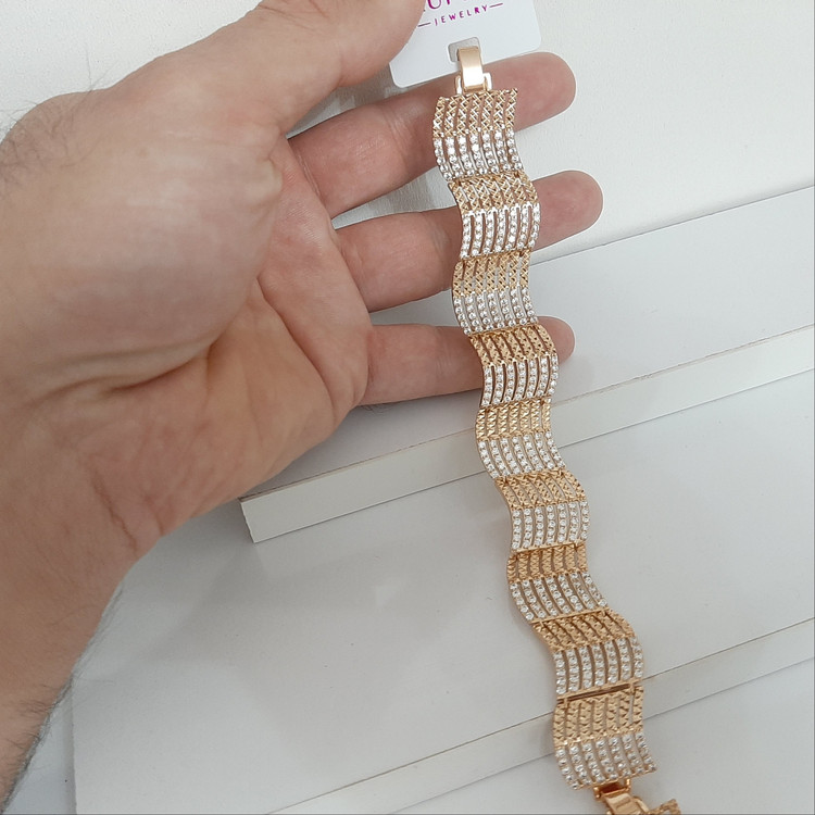دستبند ژوپینگ لاکچری کاملا رنگ ثابت با طلا مونمیزنه و مناسب استفاده مدام ورق بزنید و توضیحات رو بخونید لطفا