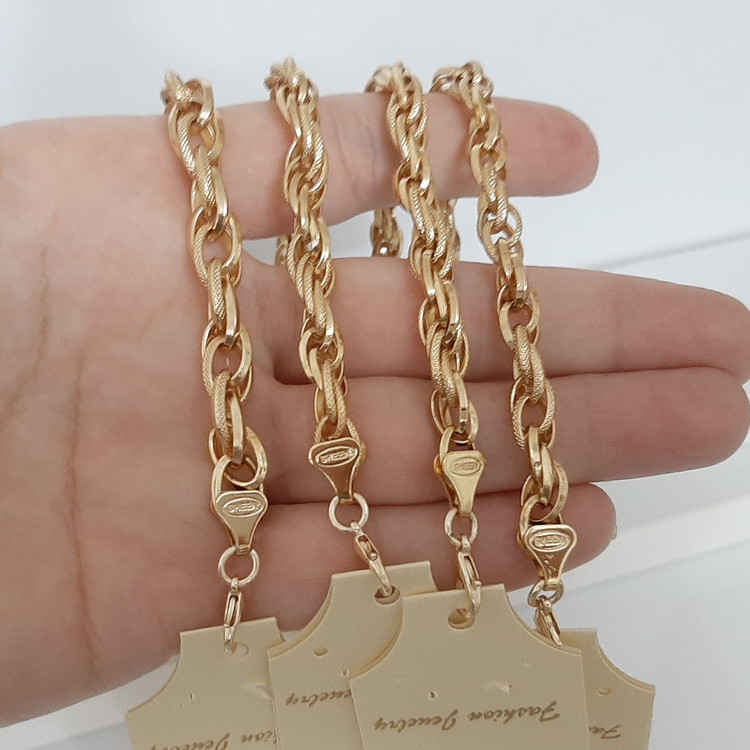 دستبند رنگ ثابت طرح طلا برند شین با آبکاری طلا و مناسب استفاده مدام