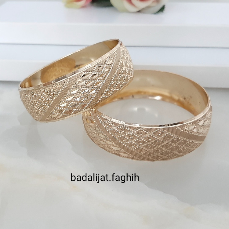 النگو تکپوش طلاروس وارداتی بسیار با کیفیت و کاملا رنگ ثابت ورق بزنید لطفا