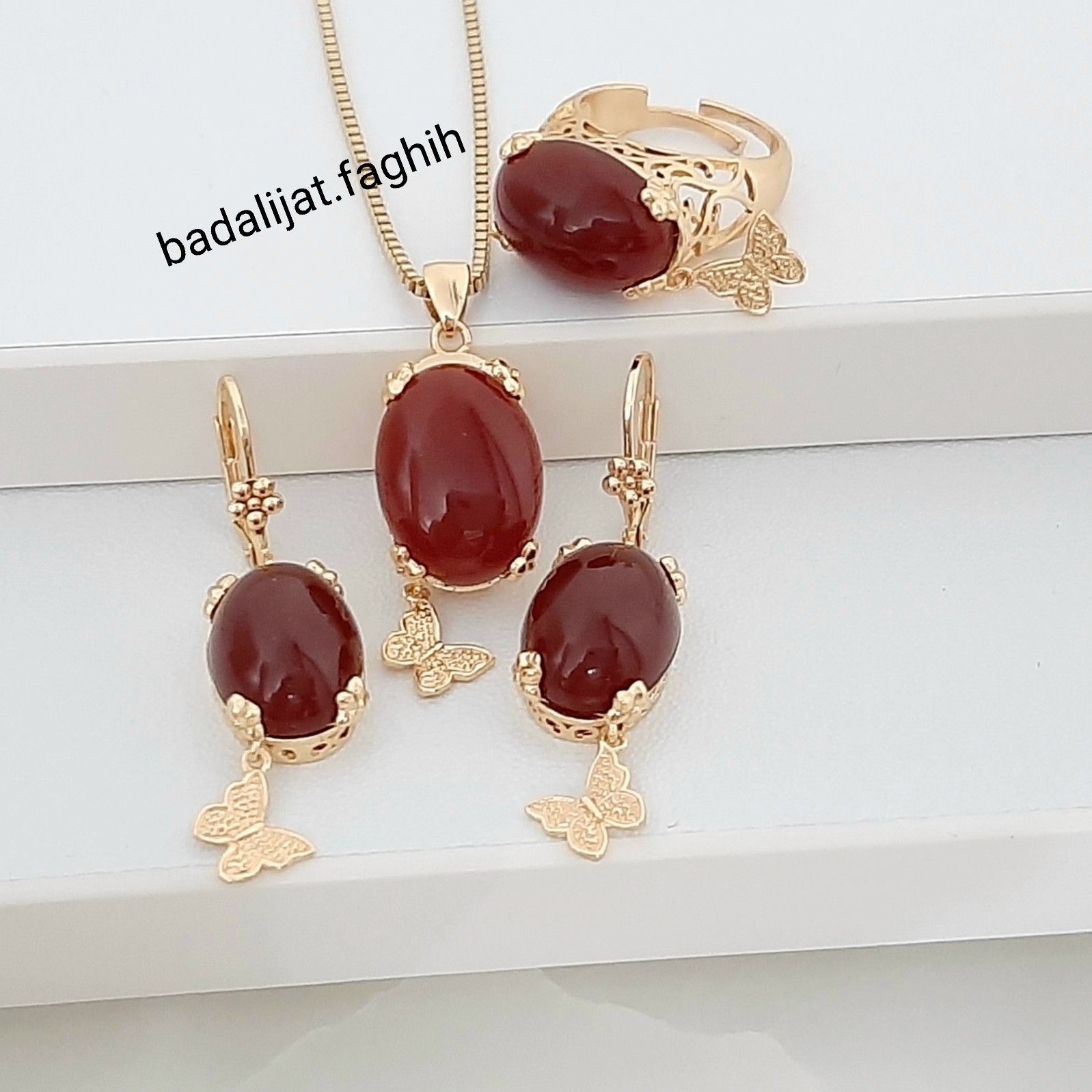 سرویس عقیق رنگ ثابت با آبکاری طلا و مناسب استفاده روزانه ورق بزنید لطفا