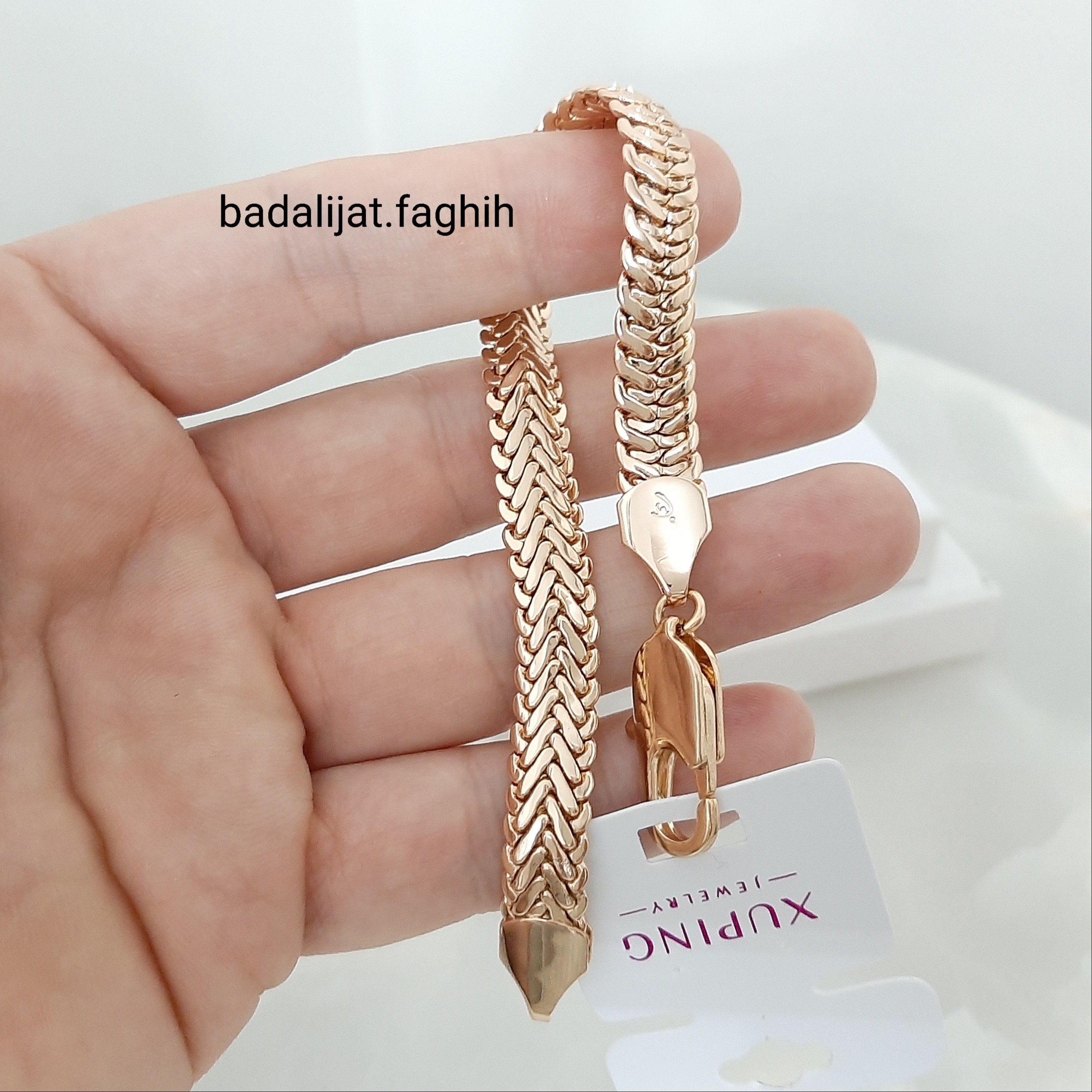دستبند ژوپینگ رنگ ثابت طرح ماری با آبکاری طلا و مناسب استفاده مدام ورق بزنید لطفا