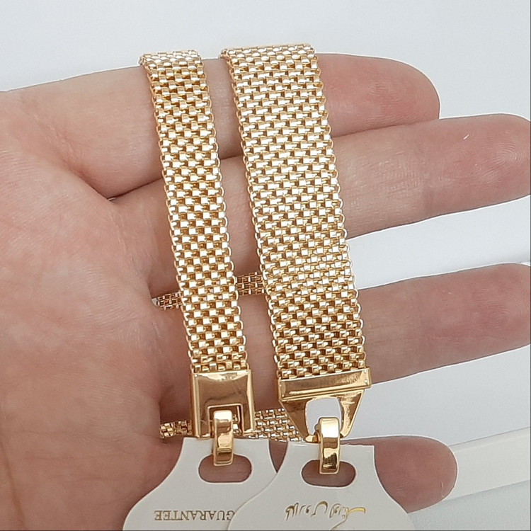 دستبند رنگ ثابت حصیری با طلا مونمیزنه قیمت پهن 1/380 تومنه ورق بزنید و توضیحات رو بخونید لطفا