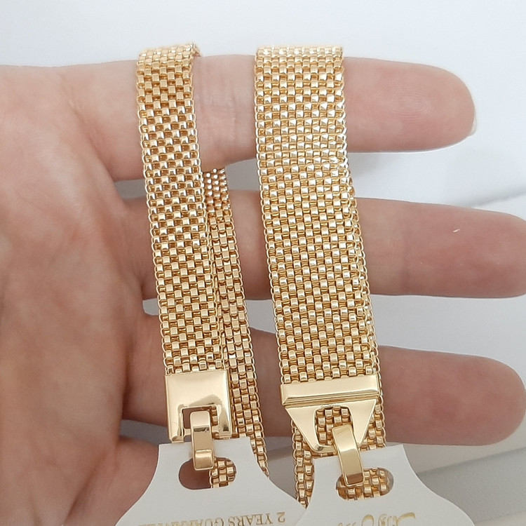 دستبند رنگ ثابت حصیری با طلا مونمیزنه قیمت پهن 1/380 تومنه ورق بزنید و توضیحات رو بخونید لطفا