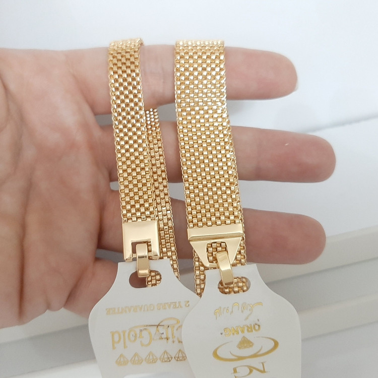 دستبند رنگ ثابت حصیری با طلا مونمیزنه قیمت پهن 1/380 تومنه ورق بزنید و توضیحات رو بخونید لطفا