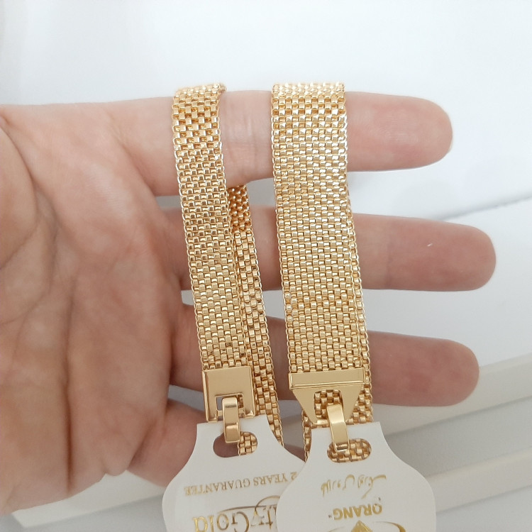 دستبند رنگ ثابت حصیری با طلا مونمیزنه قیمت پهن 1/380 تومنه ورق بزنید و توضیحات رو بخونید لطفا