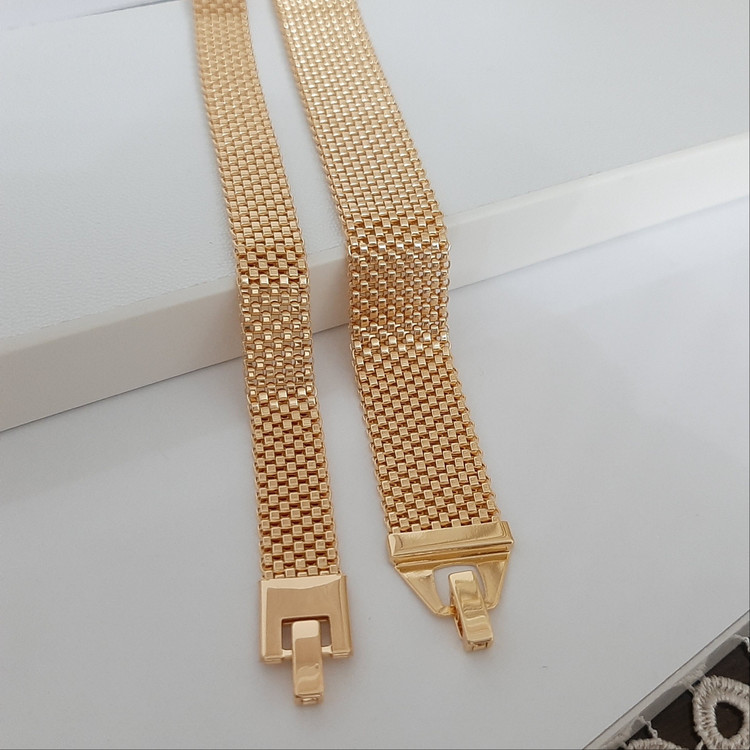 دستبند رنگ ثابت حصیری با طلا مونمیزنه قیمت پهن 1/380 تومنه ورق بزنید و توضیحات رو بخونید لطفا