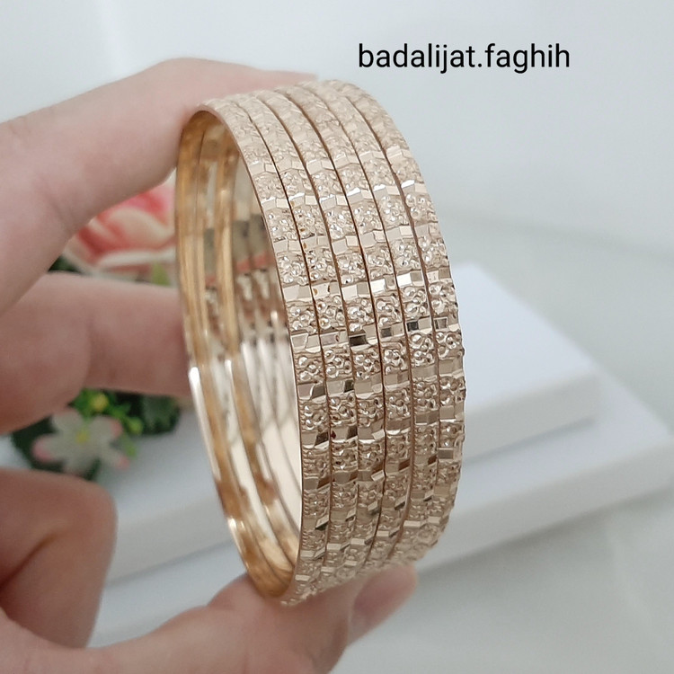 النگو طلاروس کاملا رنگ ثابت بسیار با کیفیت و مناسب استفاده دائم ورق بزنید لطفا
