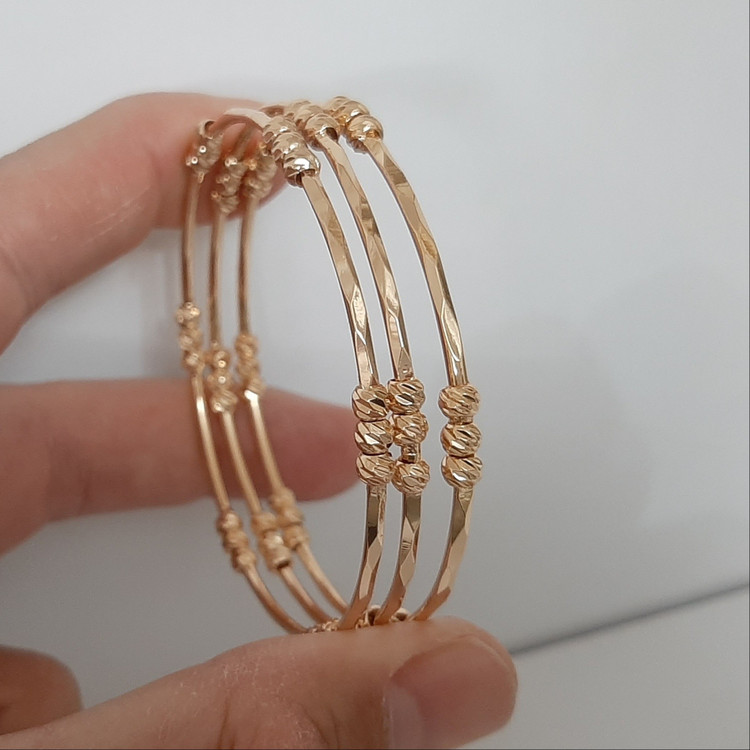 النگو البرنادو رنگ ثابت برند YSX با آبکاری طلا دونه ای 550 تومن و مناسب استفاده مدام ورق بزنید لطفا