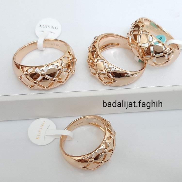 انگشتر ژوپینگ رنگ ثابت حک خورده و مناسب استفاده روزانه ورق بزنید لطفا