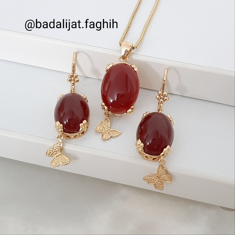نیمست عقیق طرح طلا و فوق العاده شیک و مجلسی و آبکاری طلا شده