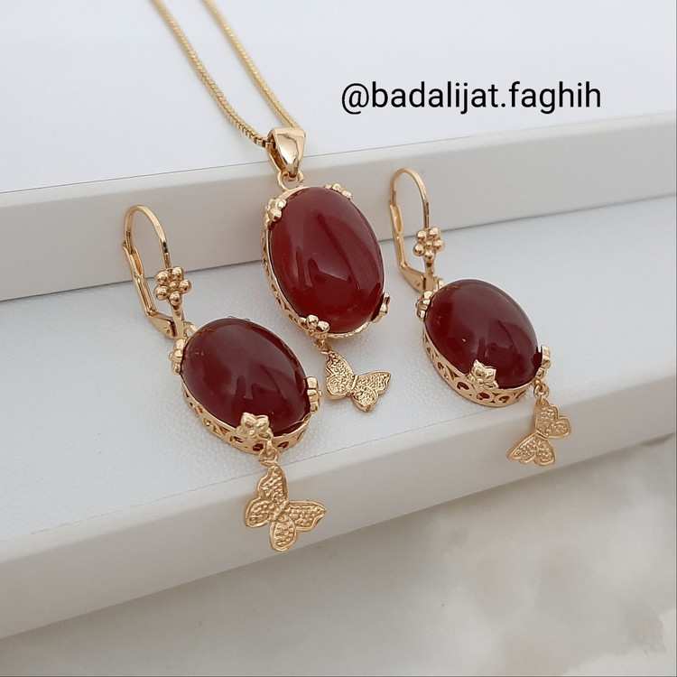 نیمست عقیق طرح طلا و فوق العاده شیک و مجلسی و آبکاری طلا شده