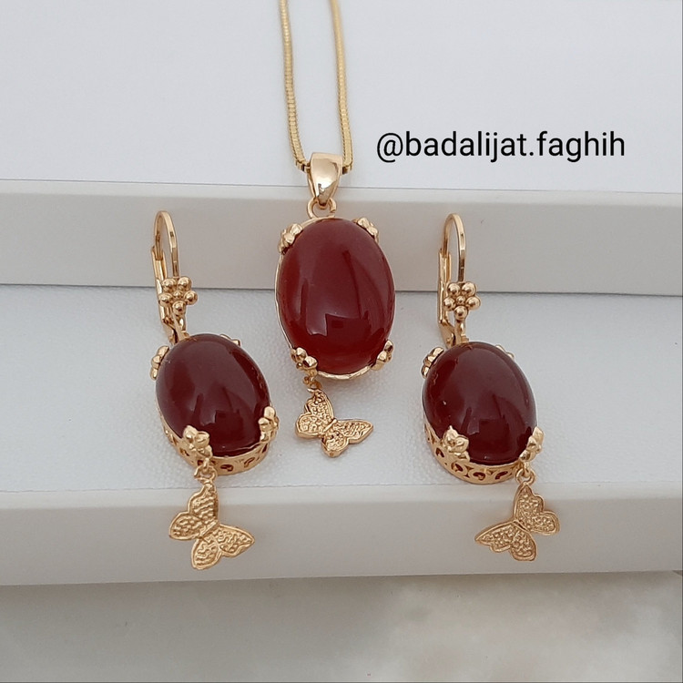 نیمست عقیق طرح طلا و فوق العاده شیک و مجلسی و آبکاری طلا شده