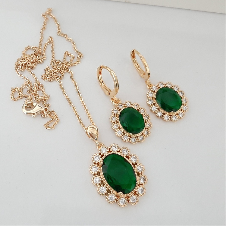 نیمست زمرد وارداتی کاملا رنگ ثابت بدون زنجیر 890 تومن با ارسال رایگان ورق بزنید لطفا