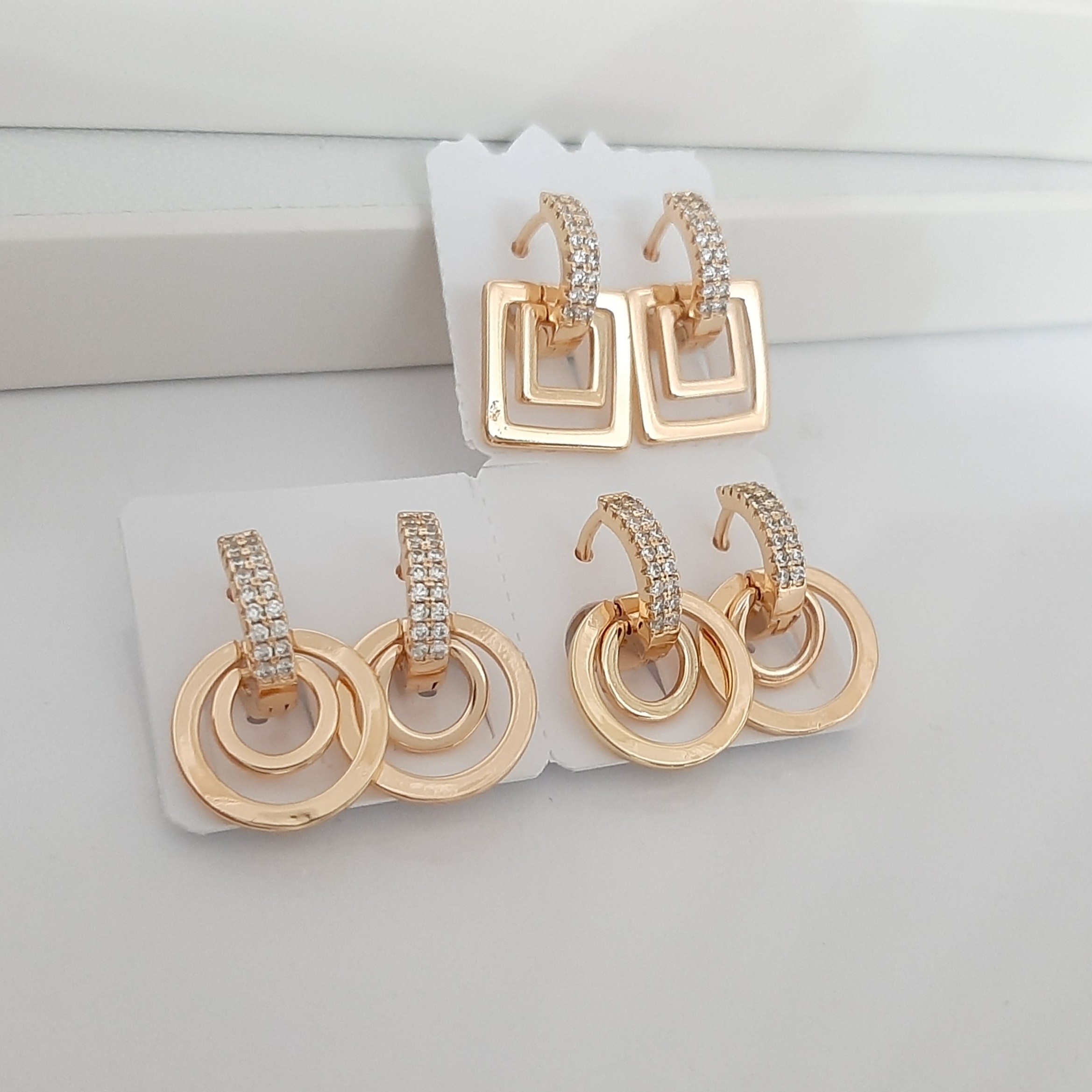 گوشواره رنگ ثابت جدید با آبکاری طلا جفتی 630 تومن ورق بزنید لطفا