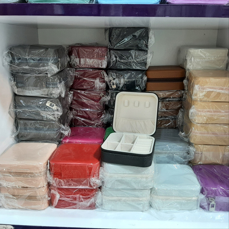 جعبه جواهرات چرم در 8 رنگبندی جذاب فوق العاده شیک و کاربردی ورق بزنید لطفا