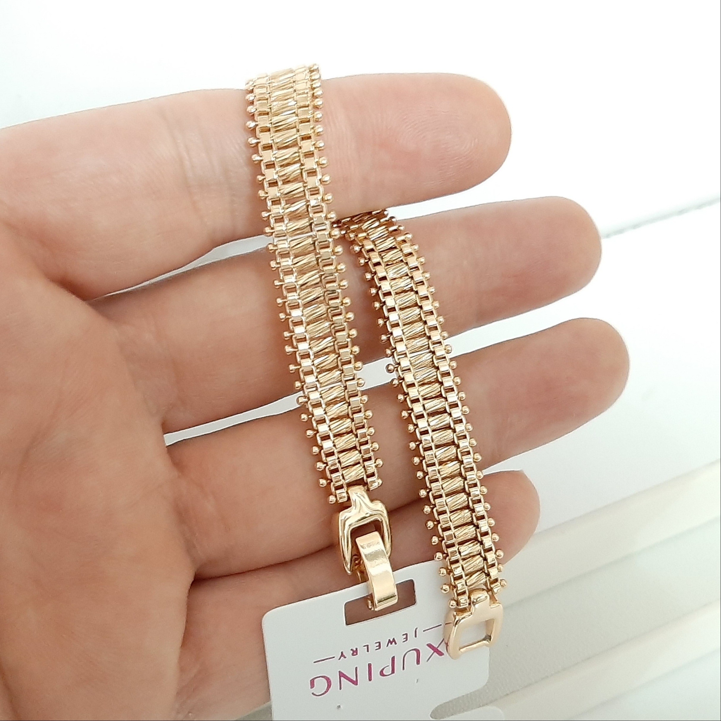دستبند ژوپینگ رنگ ثابت فوق العاده شیک با طلا مونمیزنه و مناسب استفاده مدام ورق بزنید لطفا