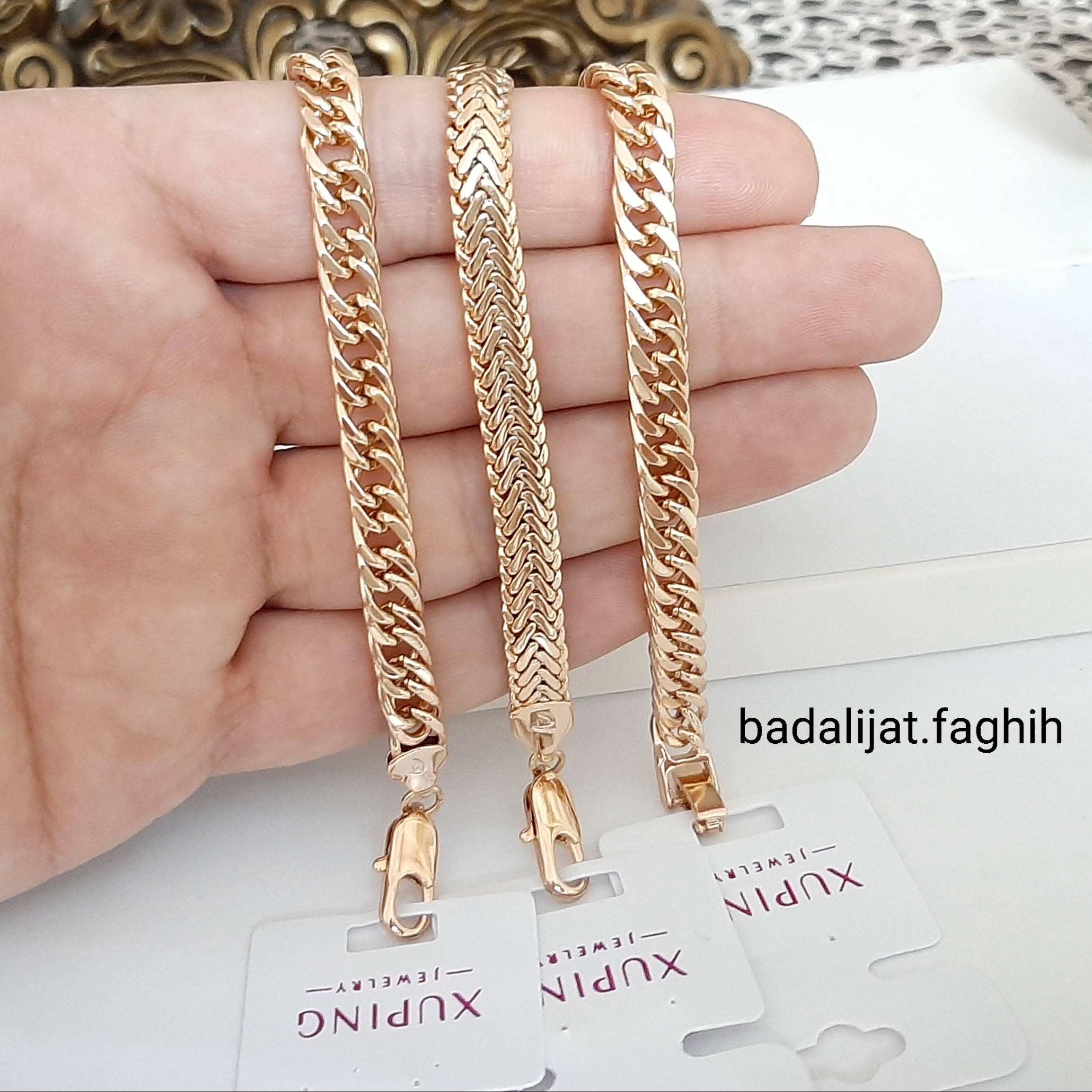 دستبند ژوپینگ رنگ ثابت کارتیر در 3 مدل حک خورده با آبکاری طلا ورق بزنید لطفا