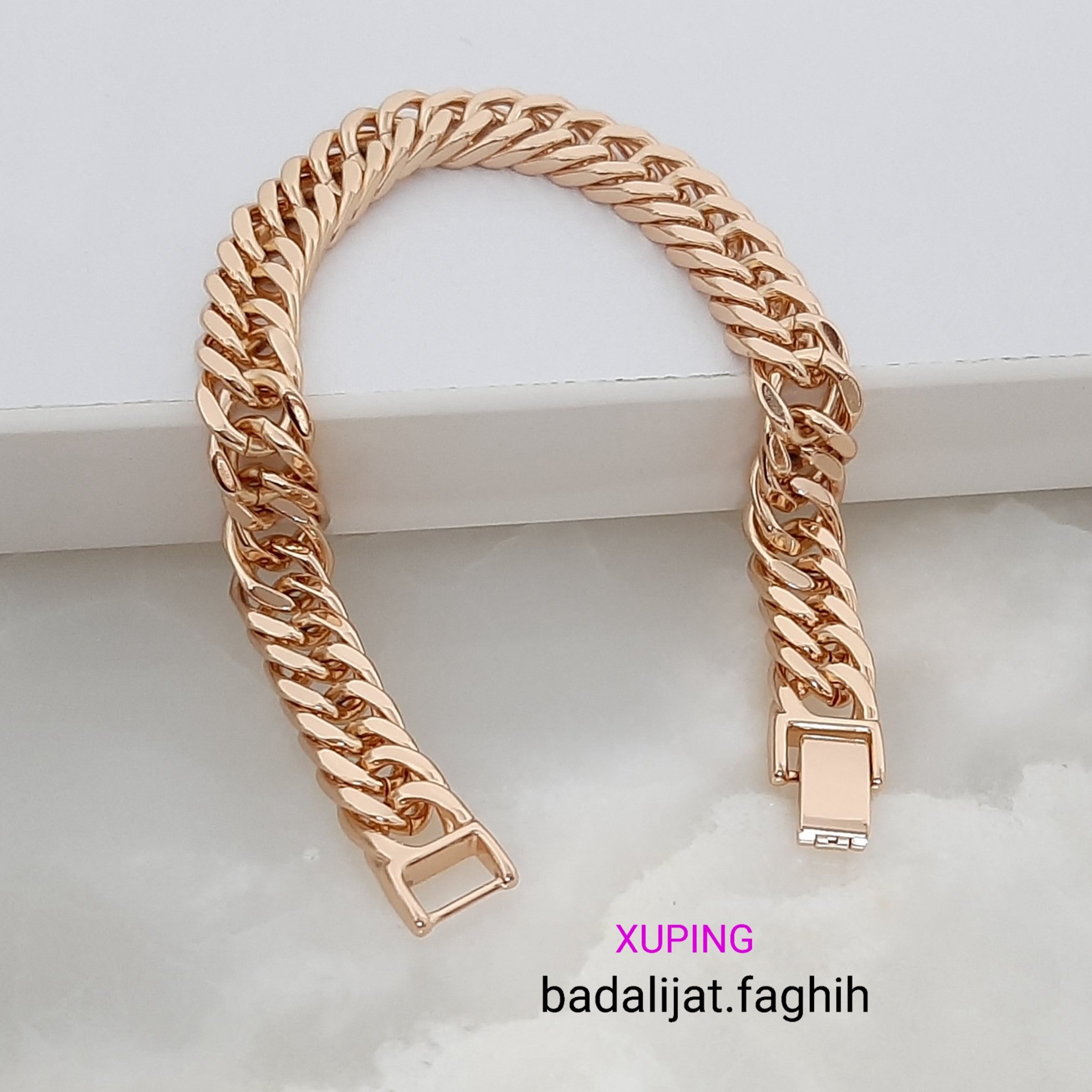 دستبند ژوپینگ رنگ ثابت با آبکاری طلا طرح کارتیر با آبکاری طلا فوق العاده شیک ورق بزنید لطفا