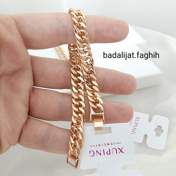 دستبند ژوپینگ رنگ ثابت با آبکاری طلا طرح کارتیر با آبکاری طلا فوق العاده شیک ورق بزنید لطفا