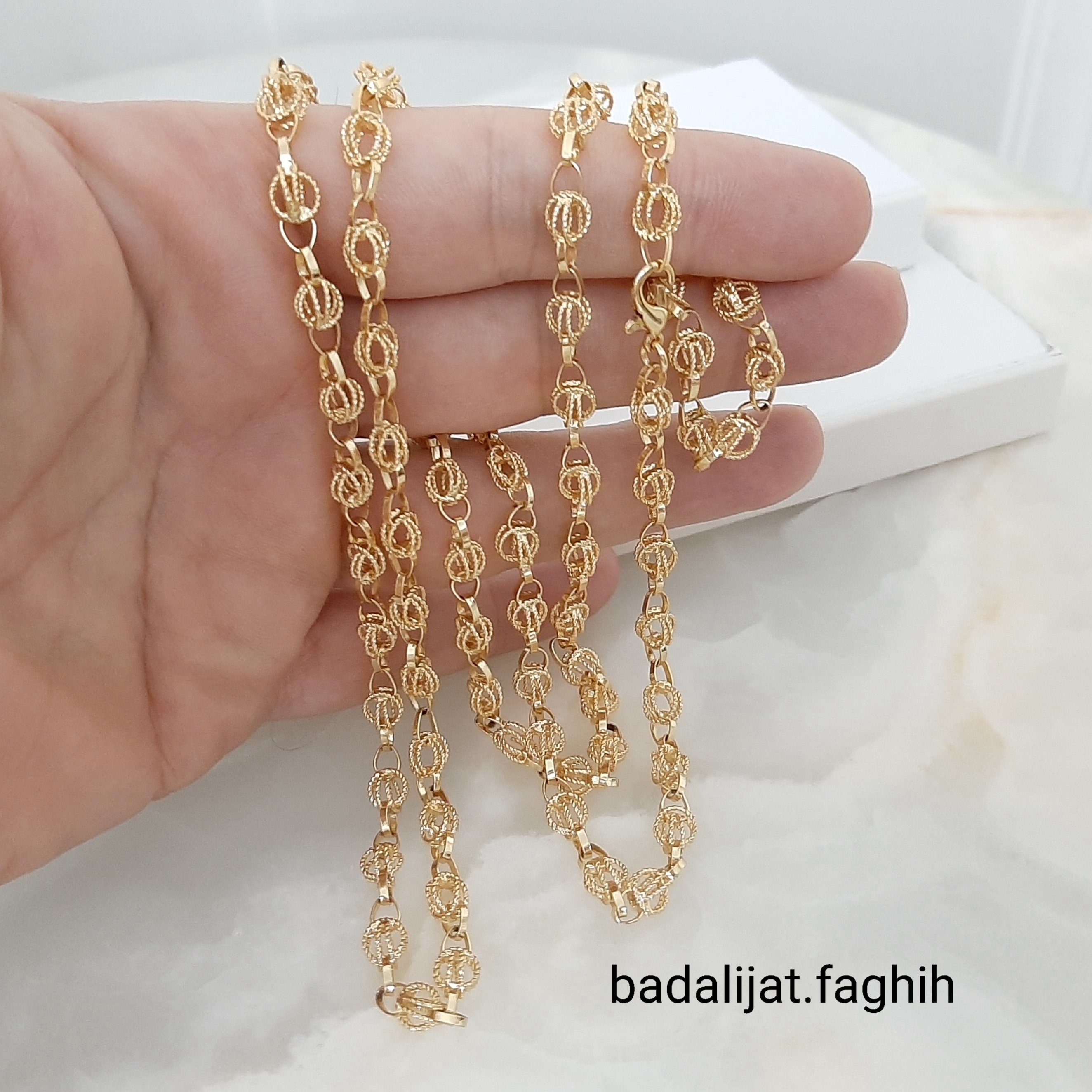 زنجیر طرحطلا رنگ ثابت جنس فوق العاده با کیفیت و رنگ ثابت و آبکاری طلا شده