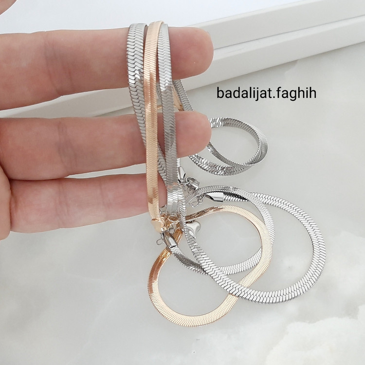 گردنبند ماری استیل و فوق العاده شیک با آبکاری طلا شده و کاملا رنگ ثابت