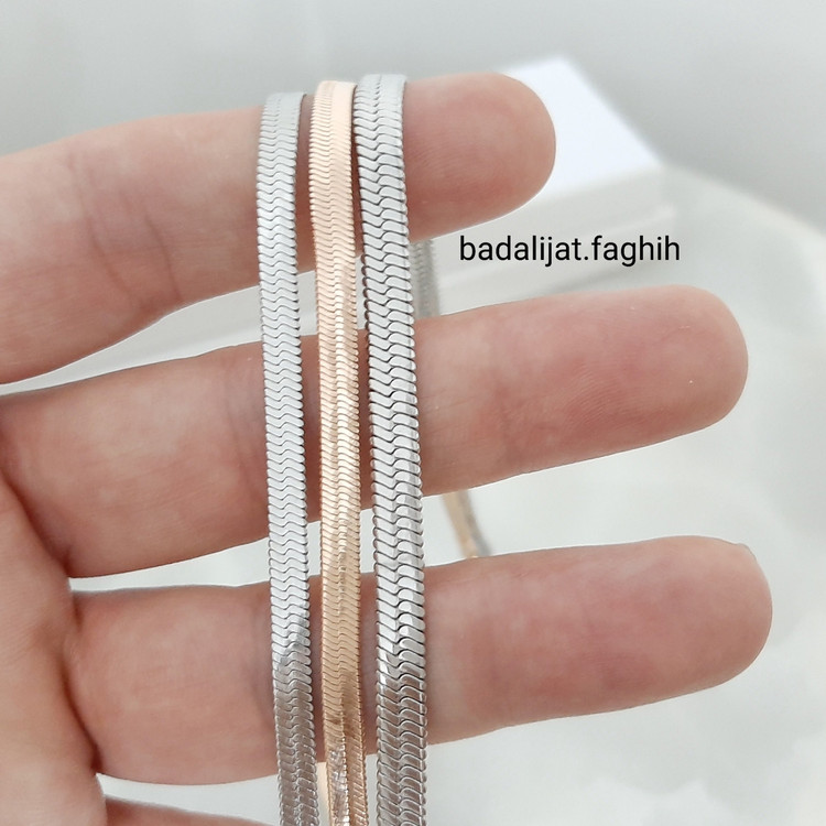 گردنبند ماری استیل و فوق العاده شیک با آبکاری طلا شده و کاملا رنگ ثابت