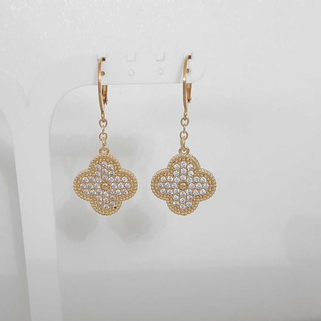گوشواره ونکلیف نگیندار رنگ ثابت با آبکاری طلا و استفاده مدام ورق بزنید لطفا