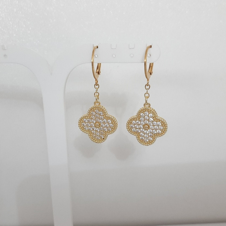 گوشواره ونکلیف نگیندار رنگ ثابت با آبکاری طلا و استفاده مدام ورق بزنید لطفا