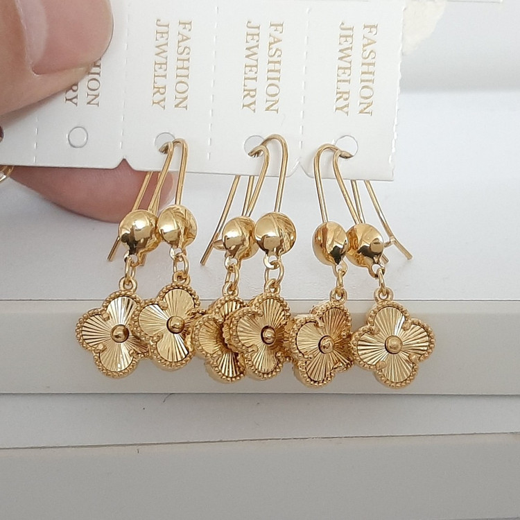 گوشواره ونکلیف استیل کاملا رنگ ثابت با آبکاری طلا و مناسب استفاده مدام ورق بزنید لطفا
