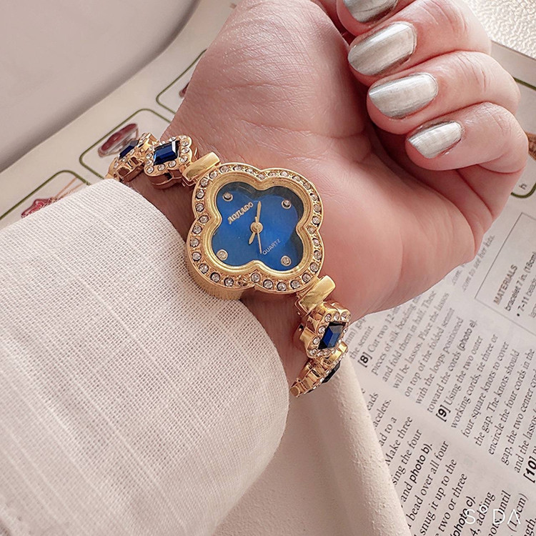 ساعت زنانه و دخترانه جواهری نگین دار ونکلیف قرمز سبز آبی بنفش ارسال رایگان