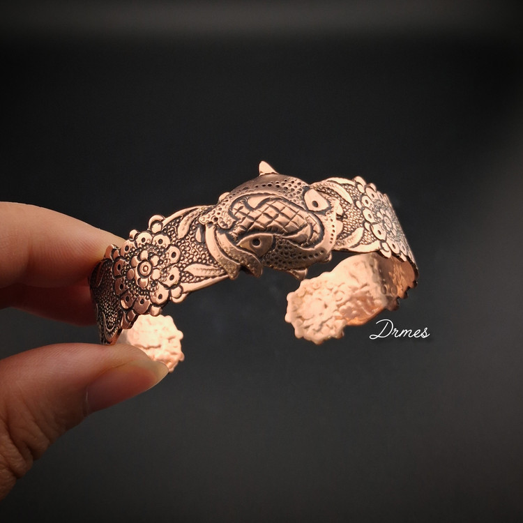 دستبند مسی زنانه نفیس طرح دو ماهی