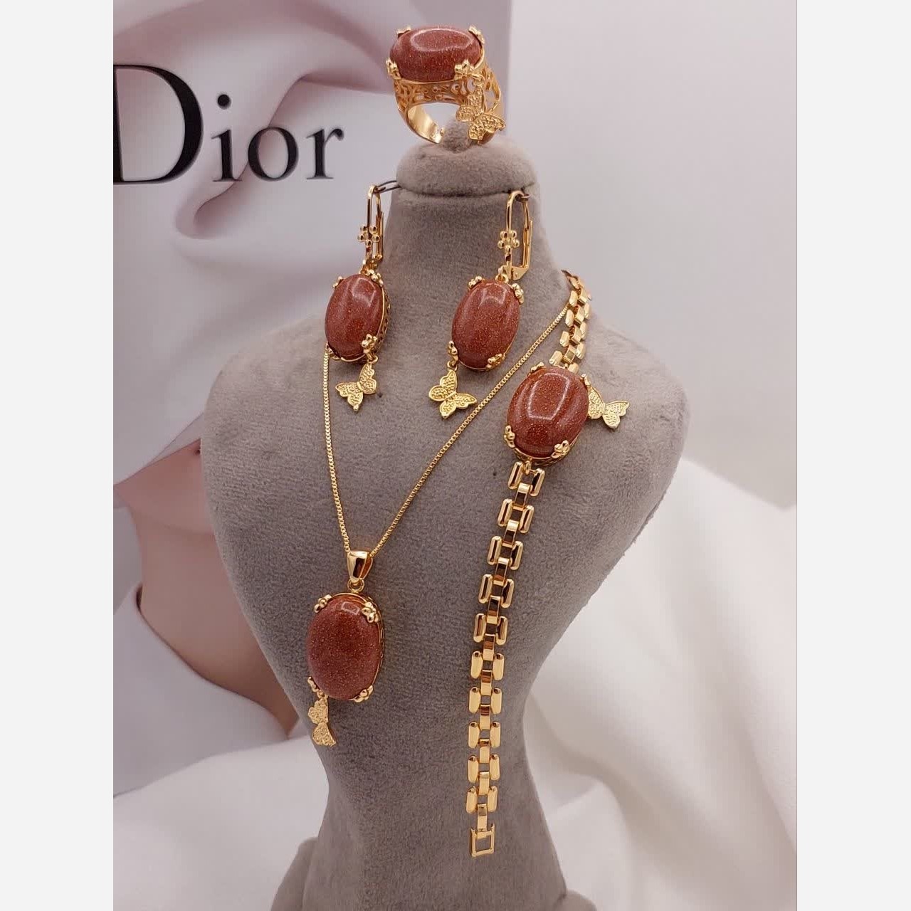 سرویس زنانه در 5 رنگ مختلف