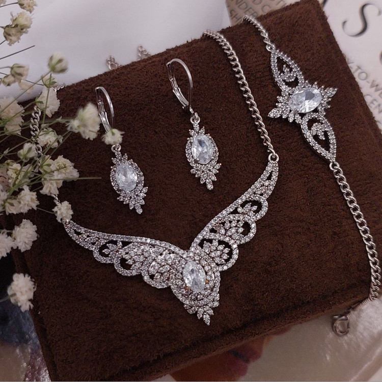 سرویس جواهری رنگ نقره ای