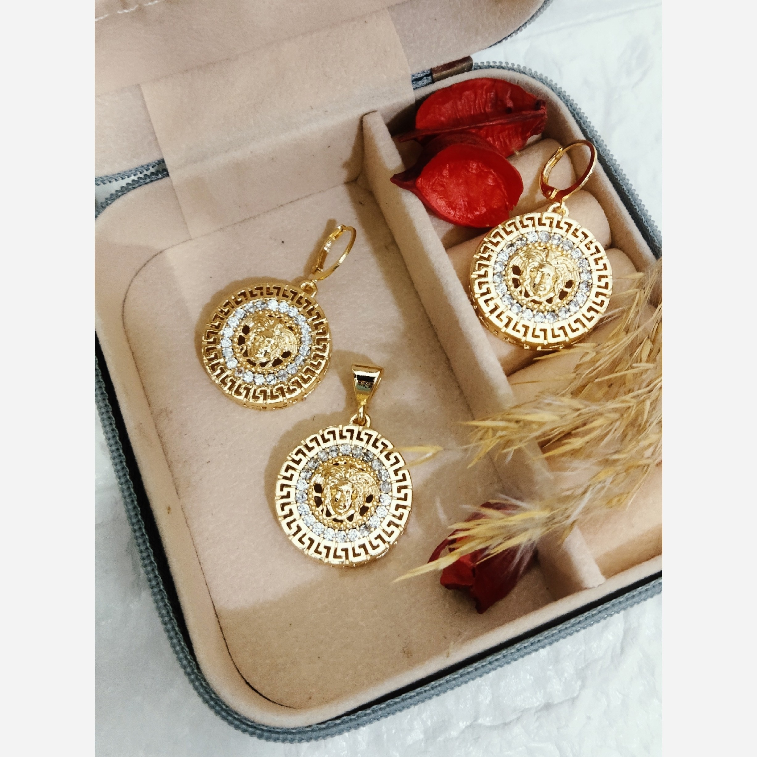نیمست طلاروس اصل ورساچه رنگ ثابت طرح طلا