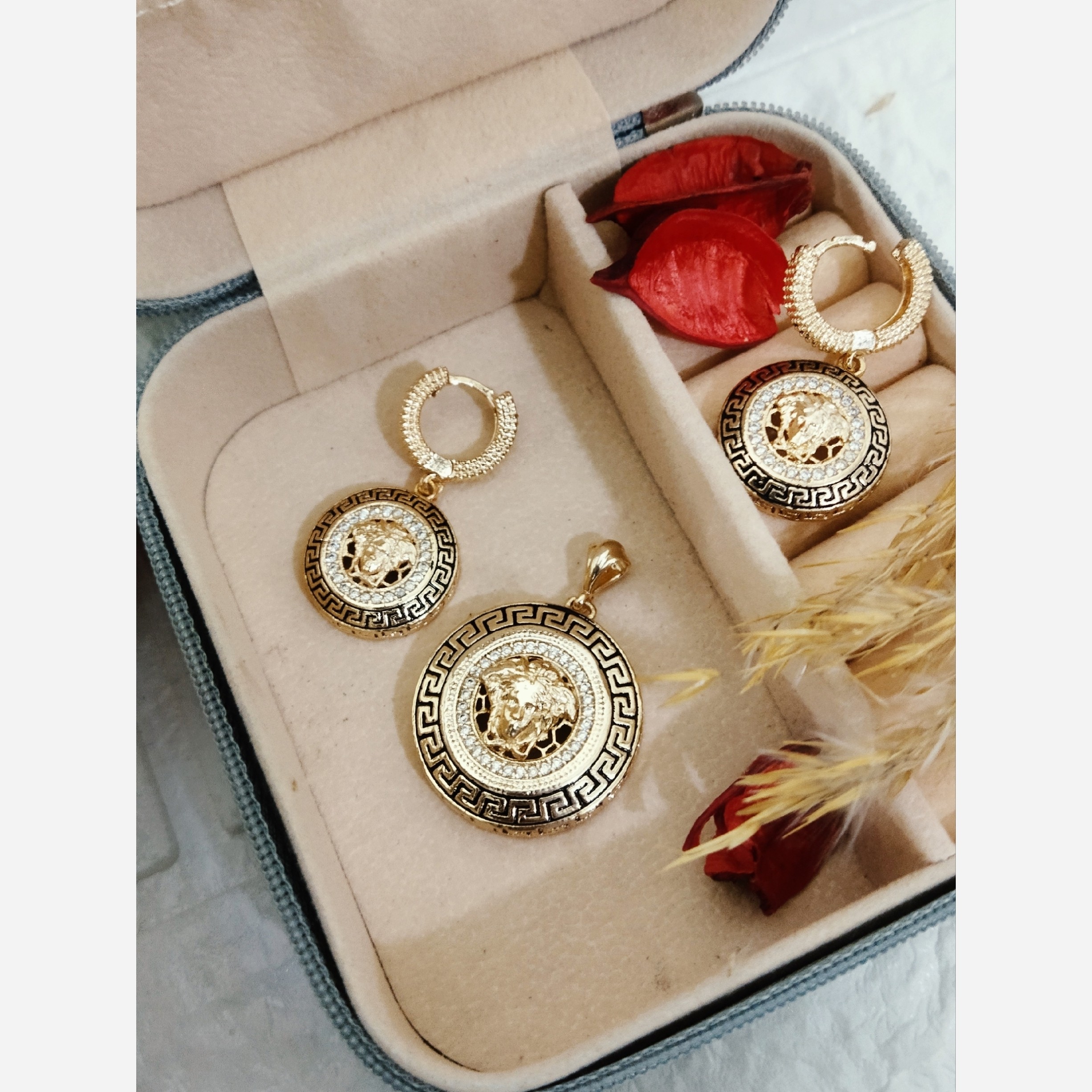 نیمست طلاروس ورساچه رنگ ثابت طرح طلا ضد حساسیت