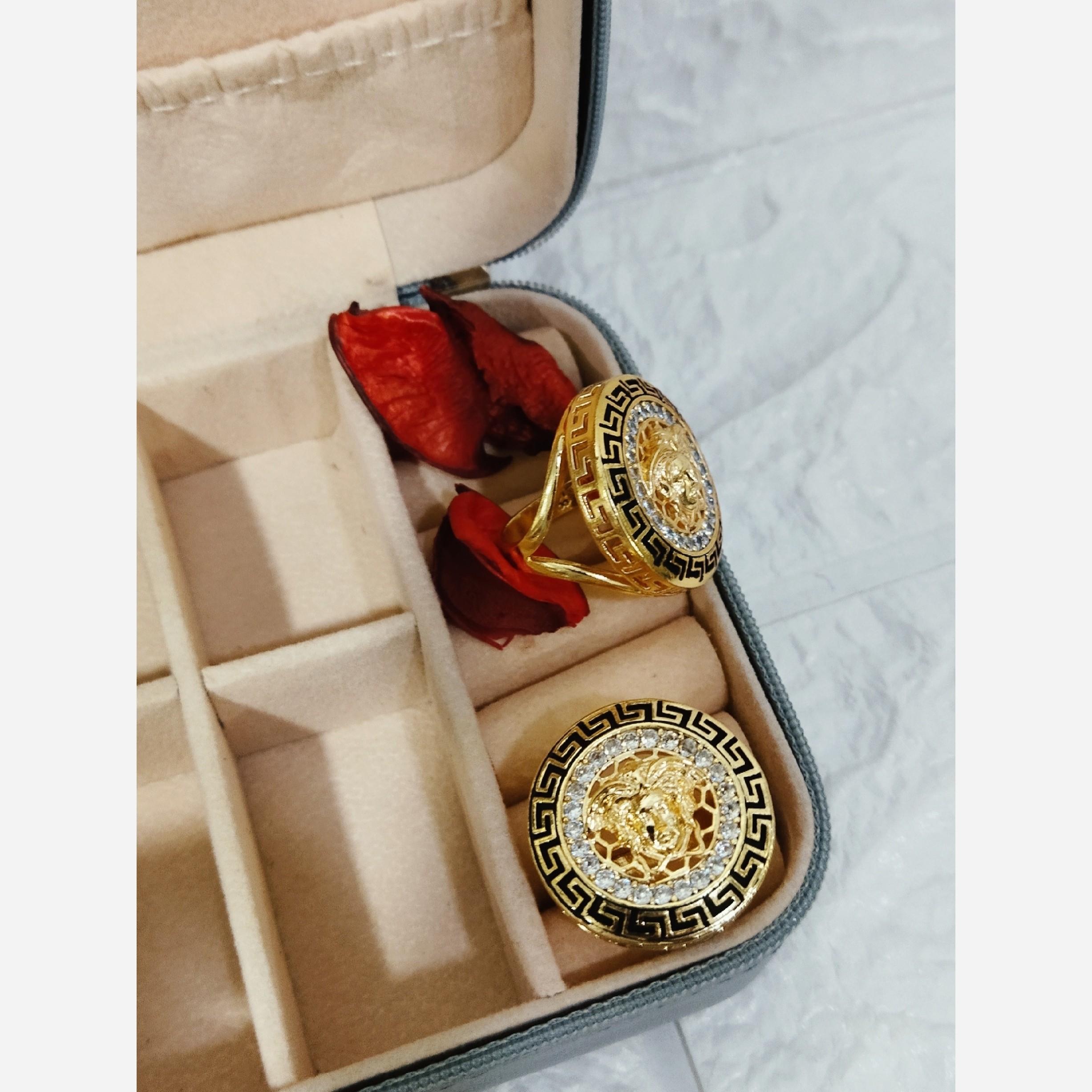 انگشتر طلاروس ورساچه رنگ ثابت