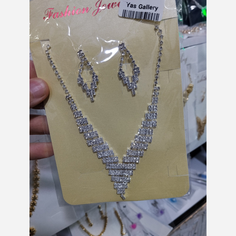 سرویس زنانه رنگ ثابت طرح طلا فول نگین طرح طلا نگیندار