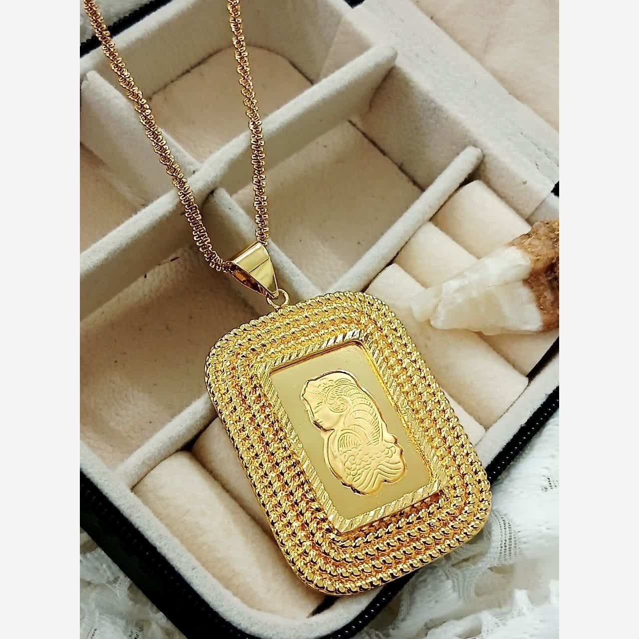 گردنبند زنانه طرح طلا  برجسته
