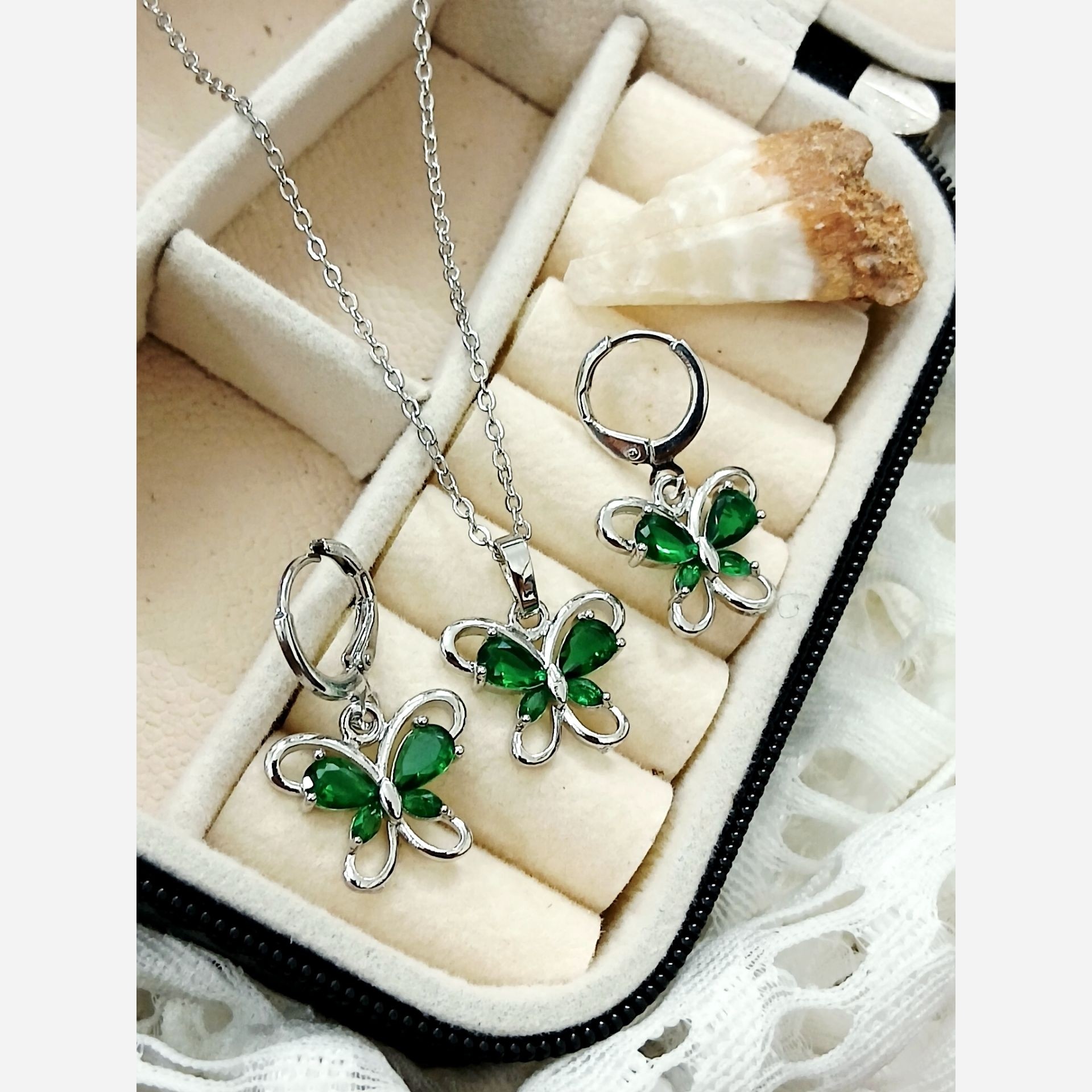 نیم ست پروانه ای نگین سبز