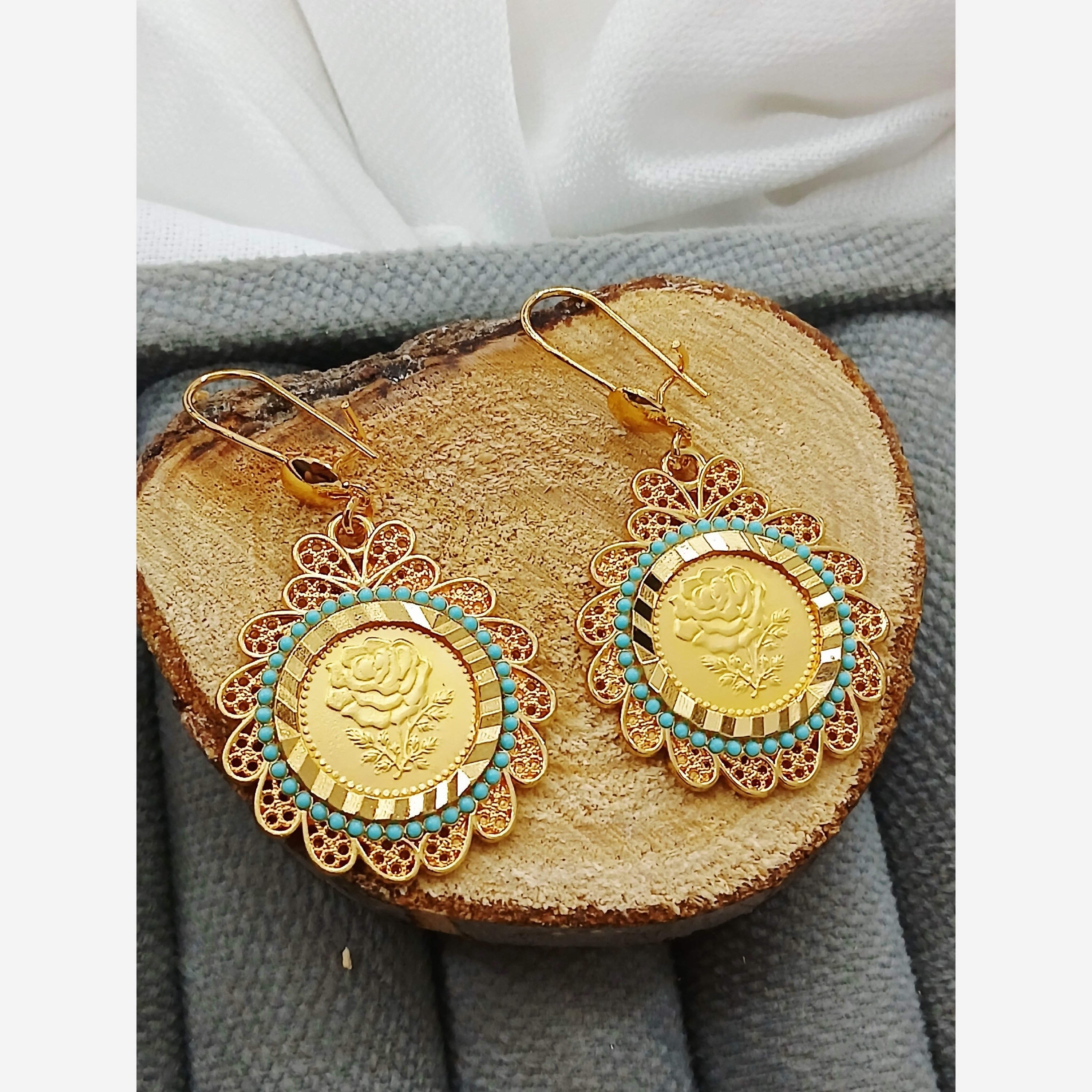 گوشواره سکه ای طرح طلا مناسب روز مادر مخصوص روز مادر