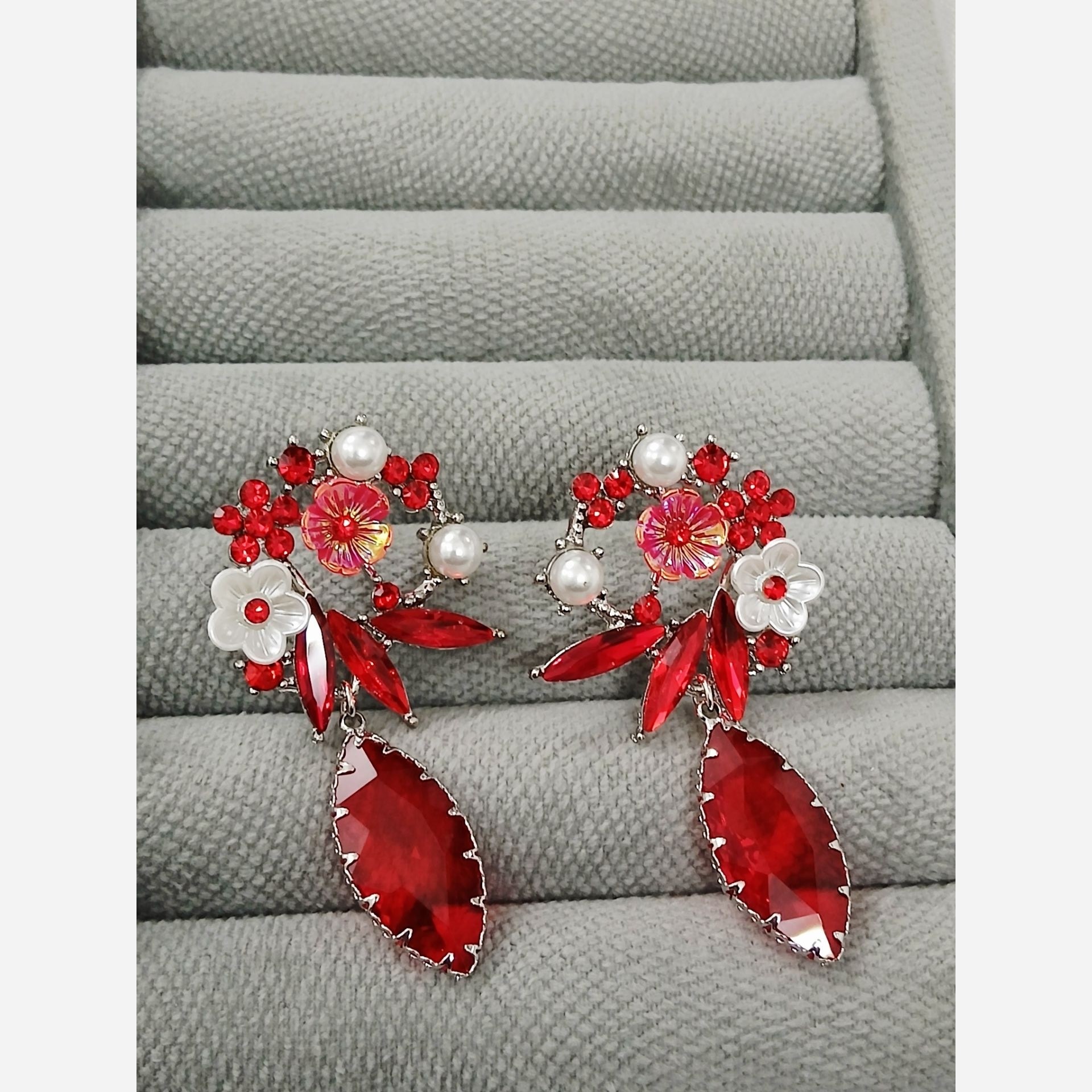 گوشواره جواهری زارا نگین قرمز
