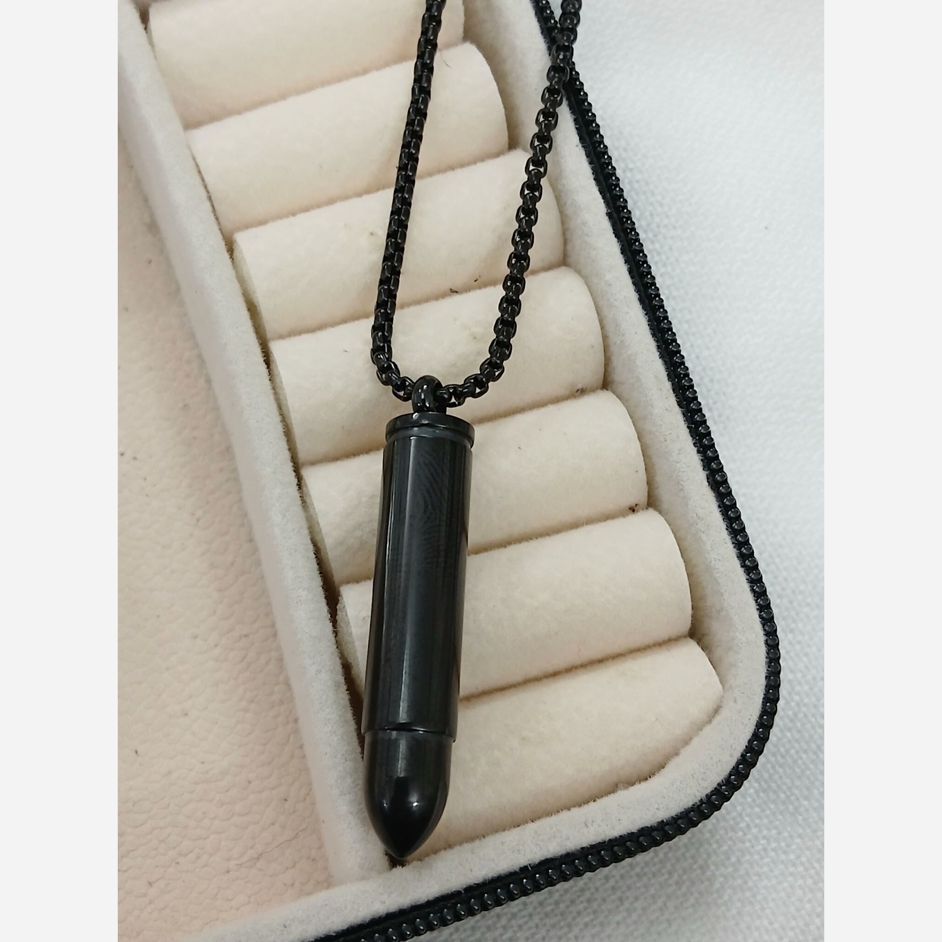 گردنبند اسپرت مشکی کپسولی