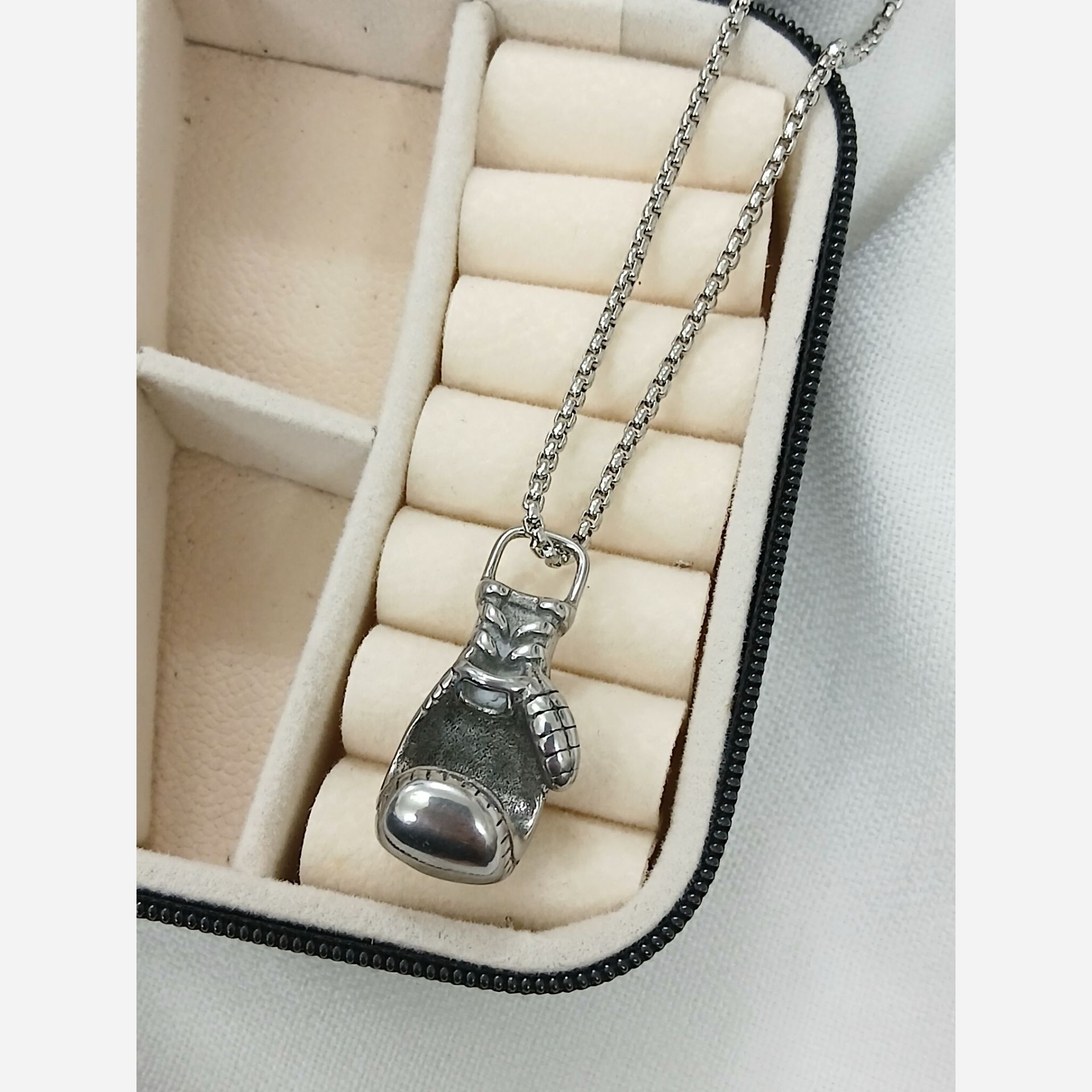 گردنبند دستکش بوکس نقره ای