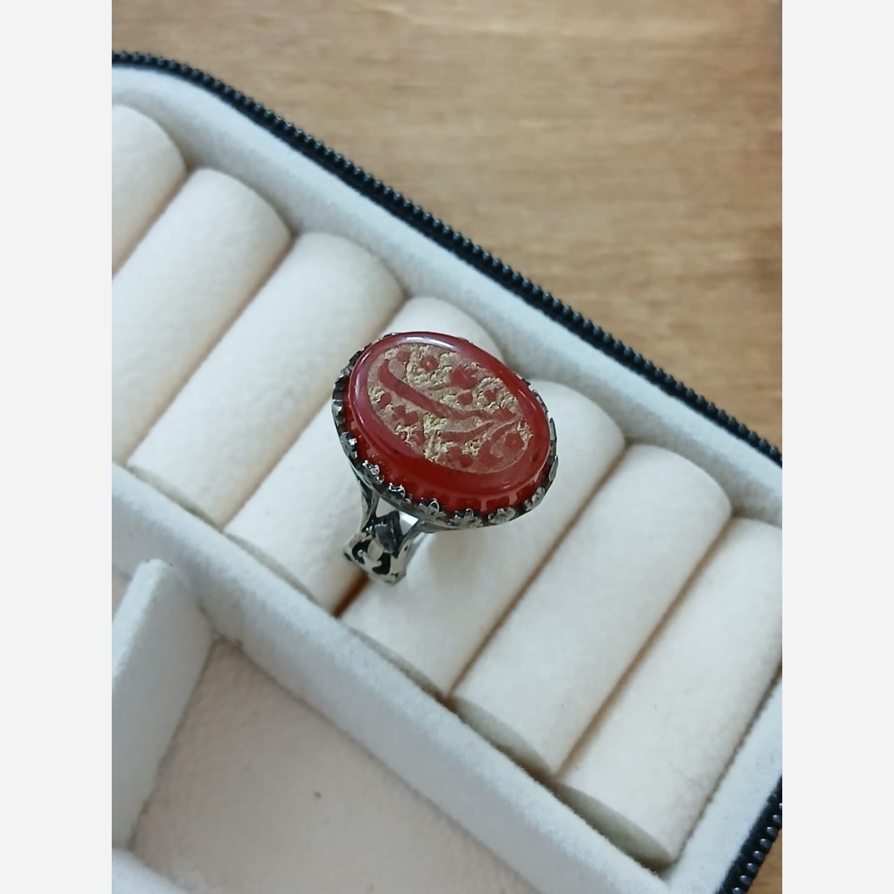 انگشتر مردانه وار نگینی