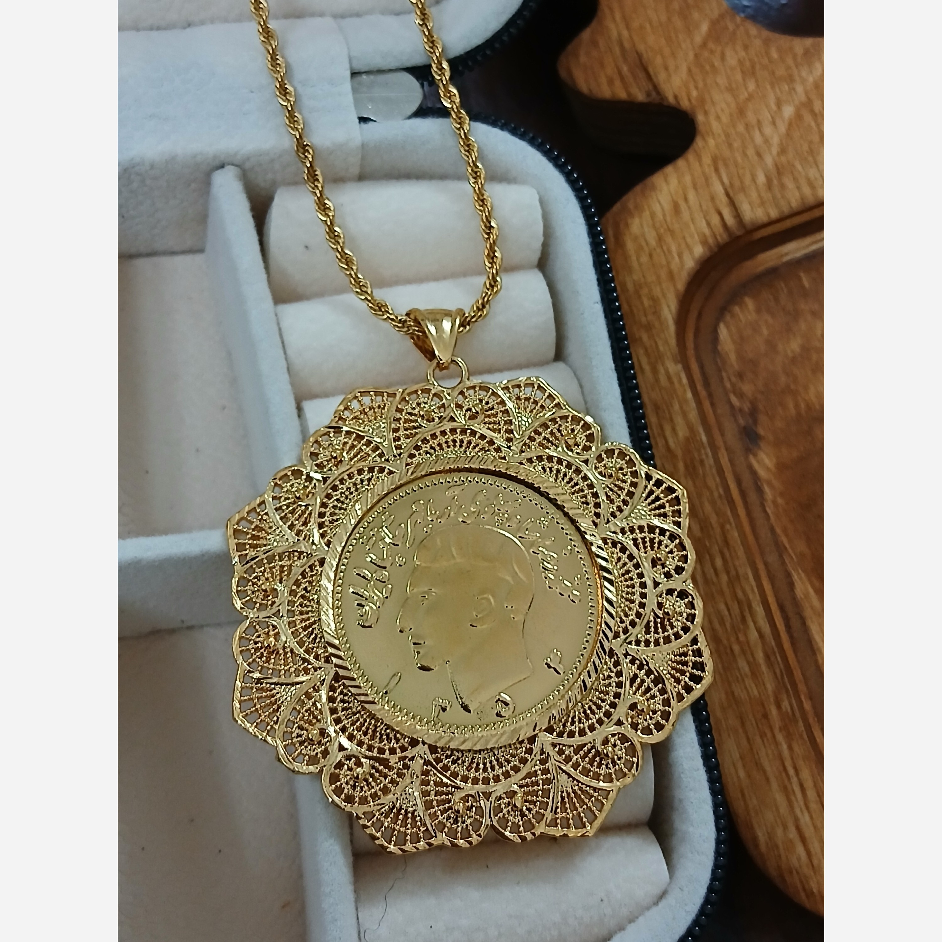 گردنبند مریمی انس