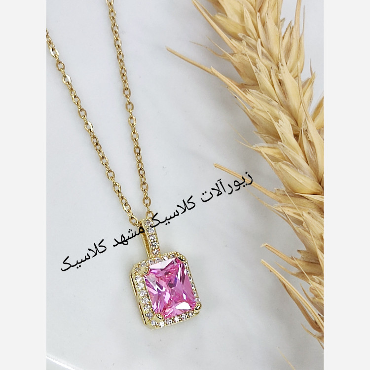 گردنبند استیل نگین صورتی مربع شکل دور نگین