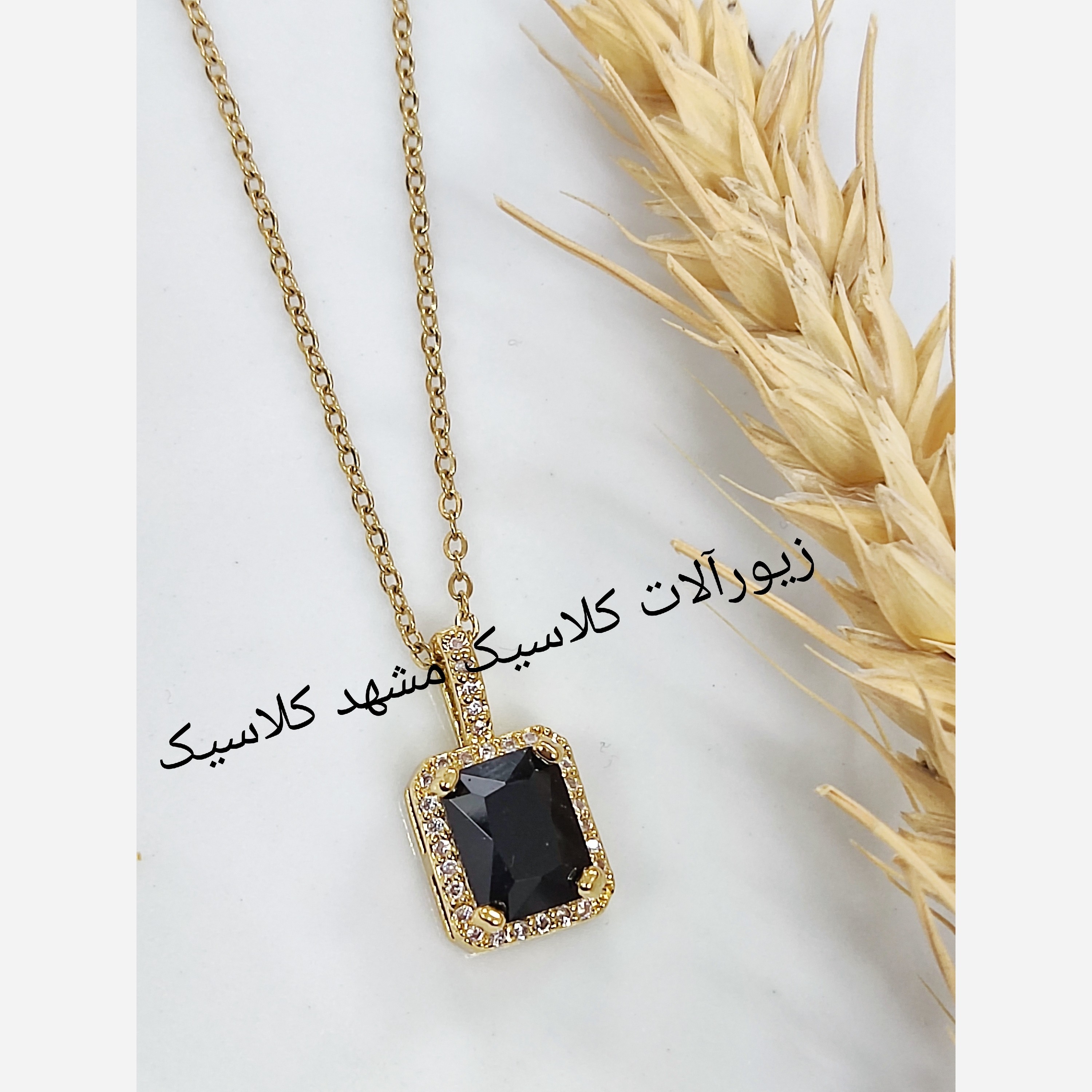 گردنبند استیل نگین مشکی مربع طلایی
