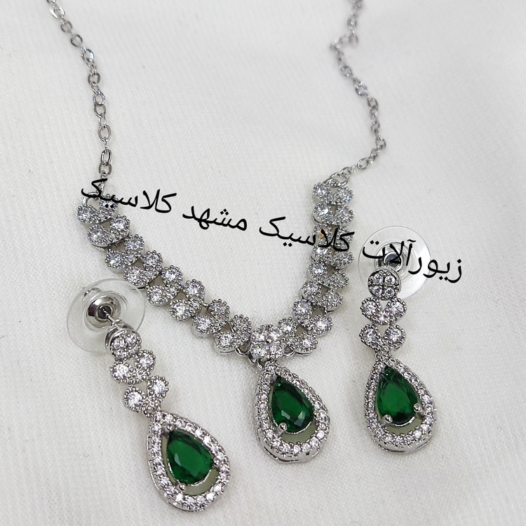 نیم ست نقره ای نگین سبز اشکی نگین دار