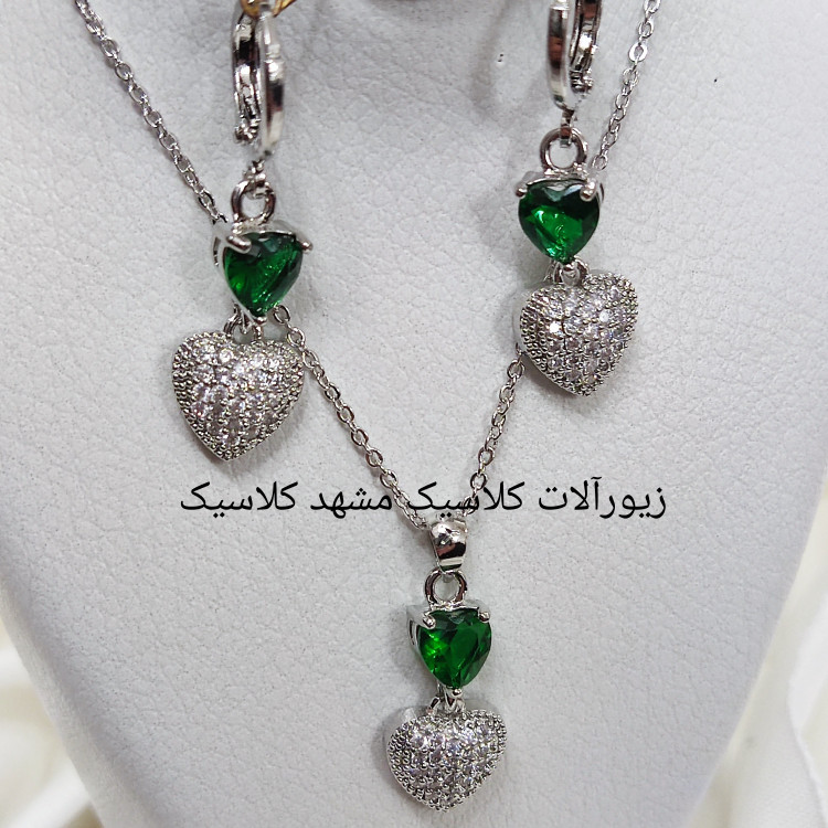 نیم ست نقره ای ظریف نگین سبز پر کار ظریف